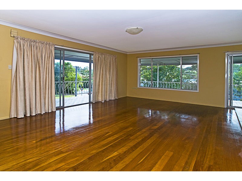 2 Golden Crescent, Southport QLD 4215