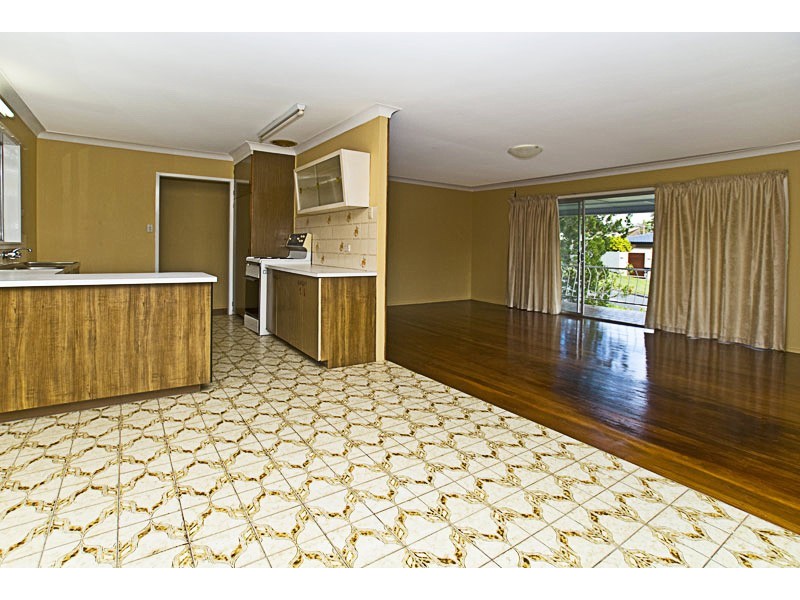 2 Golden Crescent, Southport QLD 4215