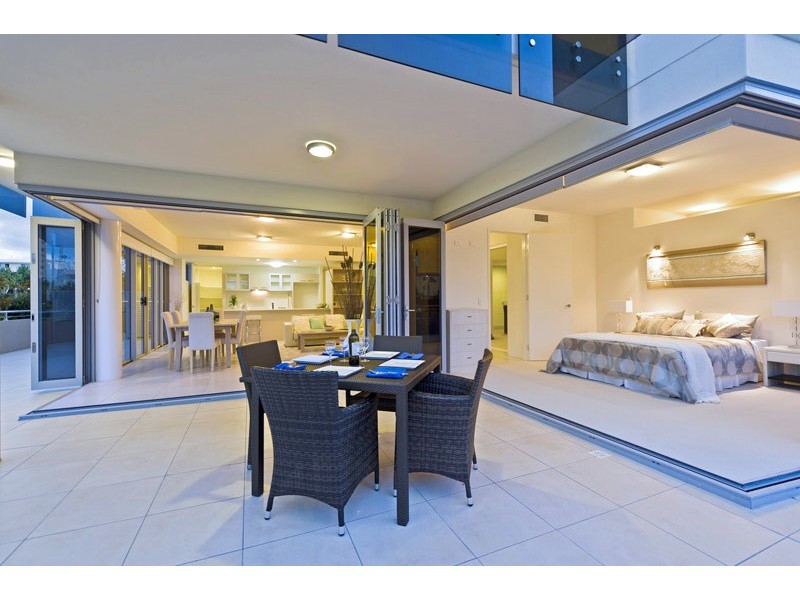 4/10 Imperial Parade, Labrador QLD 4215