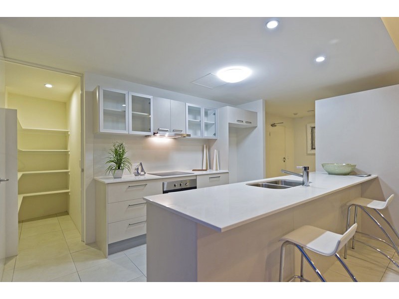 4/10 Imperial Parade, Labrador QLD 4215