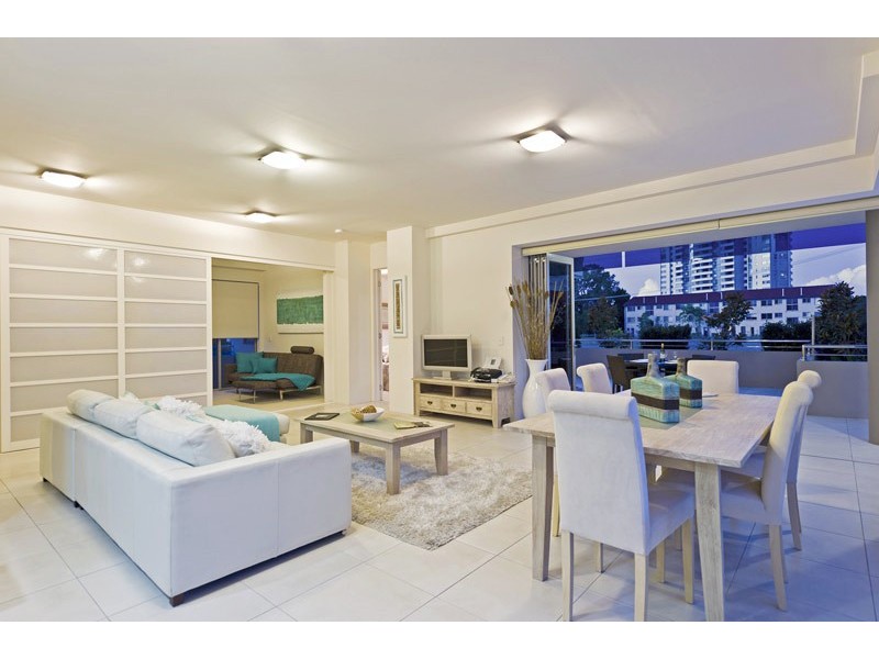 4/10 Imperial Parade, Labrador QLD 4215