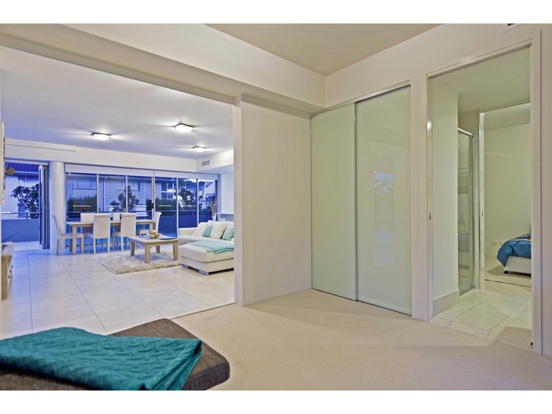 4/10 Imperial Parade, Labrador QLD 4215