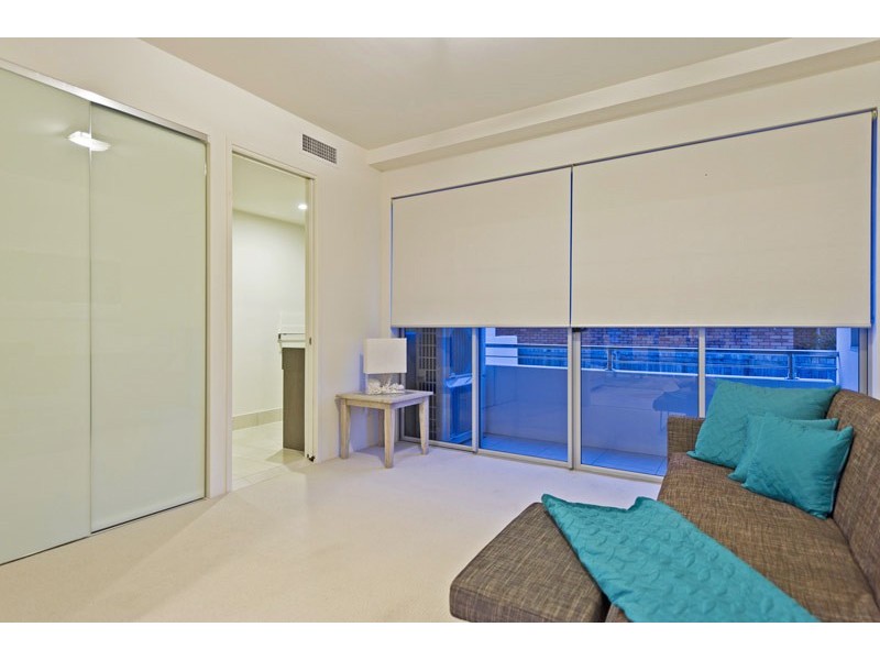 4/10 Imperial Parade, Labrador QLD 4215