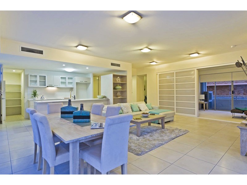 4/10 Imperial Parade, Labrador QLD 4215