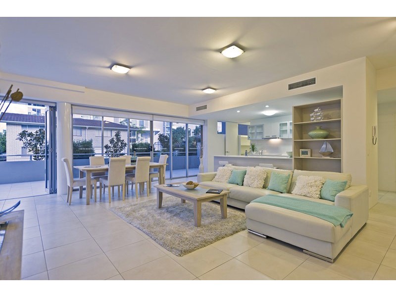 4/10 Imperial Parade, Labrador QLD 4215