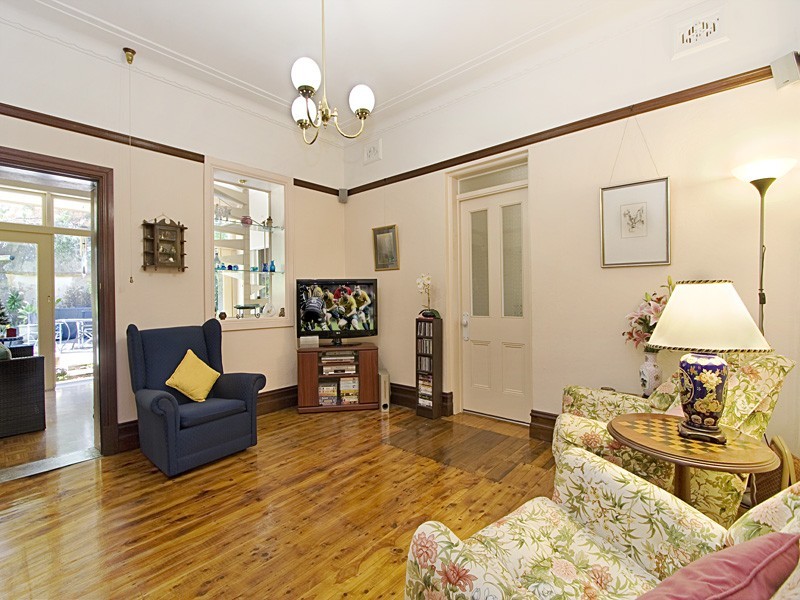 17 Oxford Falls Road, Beacon Hill NSW 2100