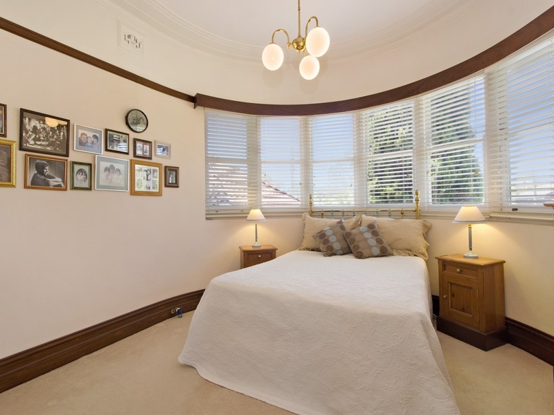 17 Oxford Falls Road, Beacon Hill NSW 2100