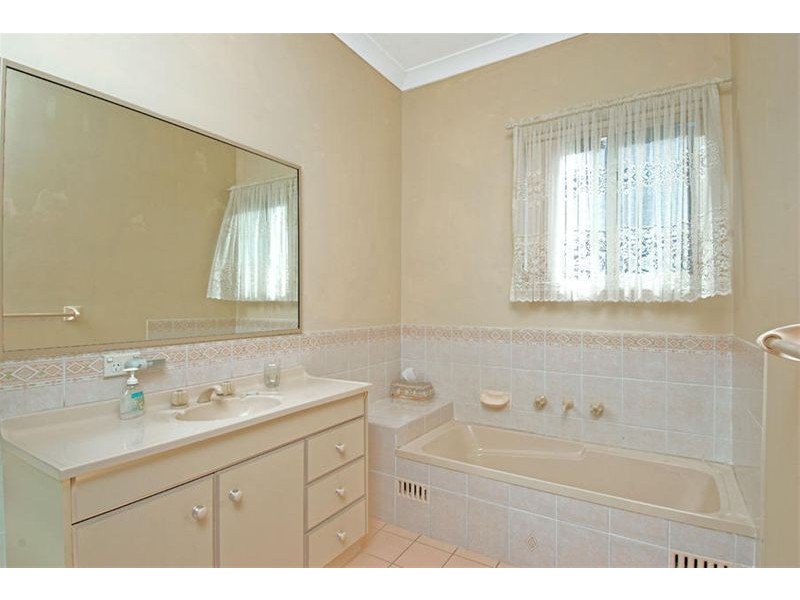 24 Barnes Road, Frenchs Forest NSW 2086