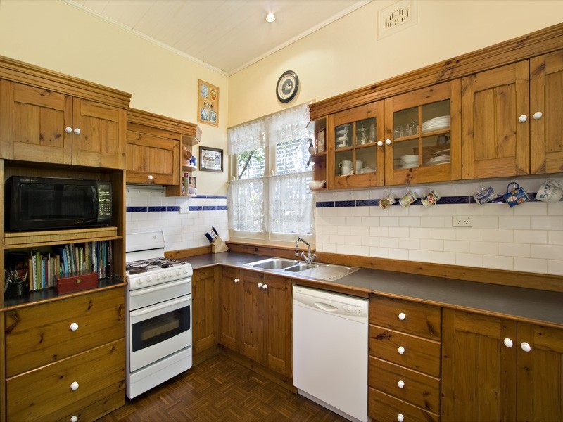 17 Oxford Falls Road, Beacon Hill NSW 2100