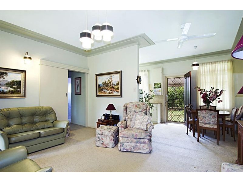 8 Holland Crescent, Frenchs Forest NSW 2086