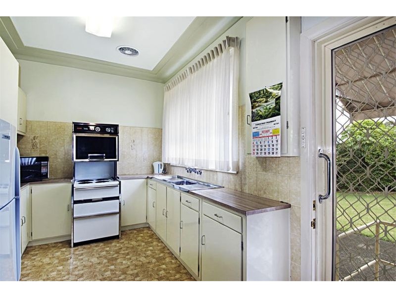 8 Holland Crescent, Frenchs Forest NSW 2086