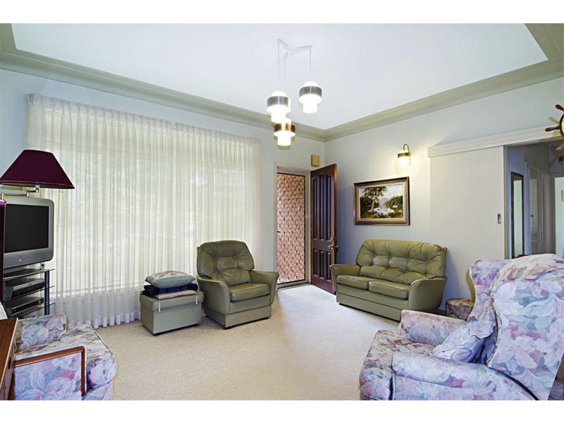 8 Holland Crescent, Frenchs Forest NSW 2086