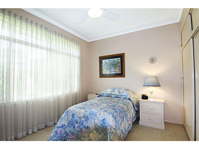 8 Holland Crescent, Frenchs Forest NSW 2086