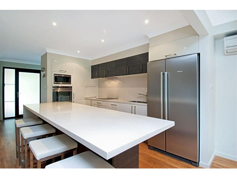 2A Valley Rd, Forestville NSW 2087