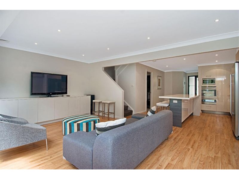 2A Valley Rd, Forestville NSW 2087