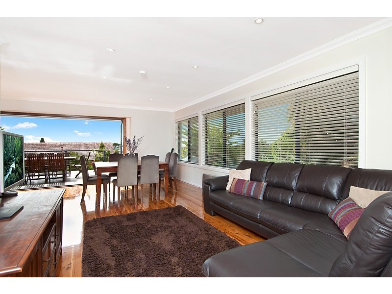 8 Valley View Road, Frenchs Forest NSW 2086