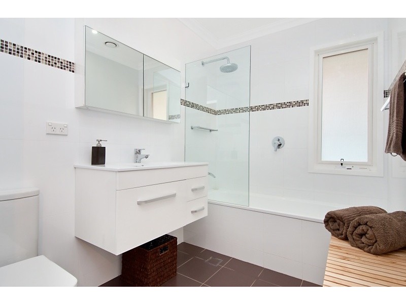 8 Valley View Road, Frenchs Forest NSW 2086