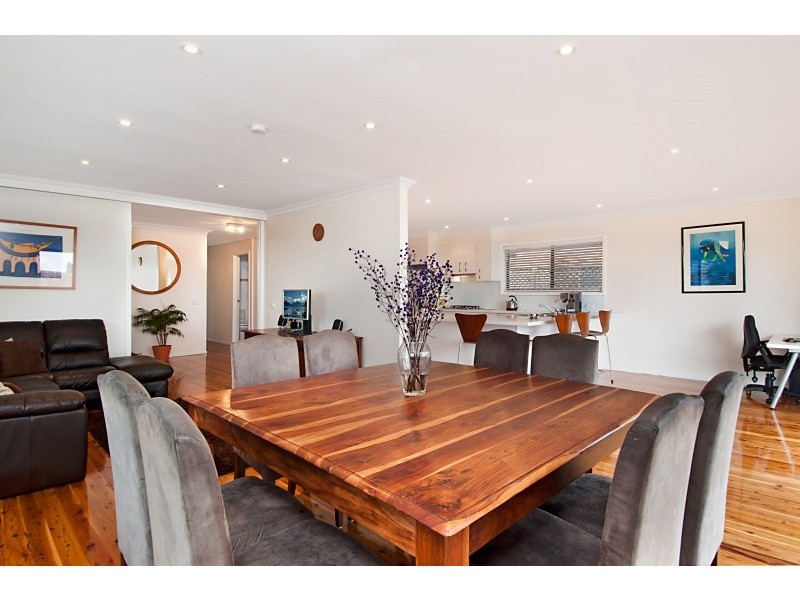 8 Valley View Road, Frenchs Forest NSW 2086