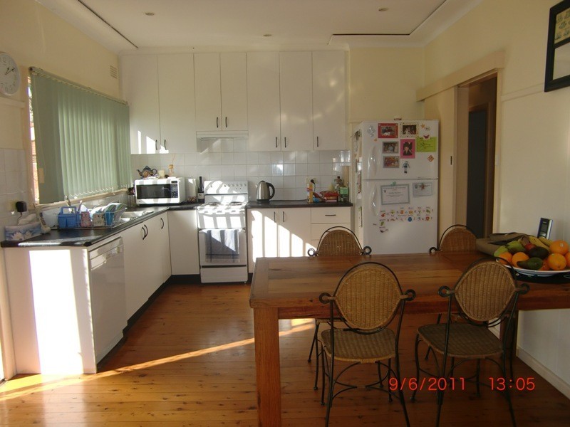 18 Robyn Avenue, Frenchs Forest NSW 2086