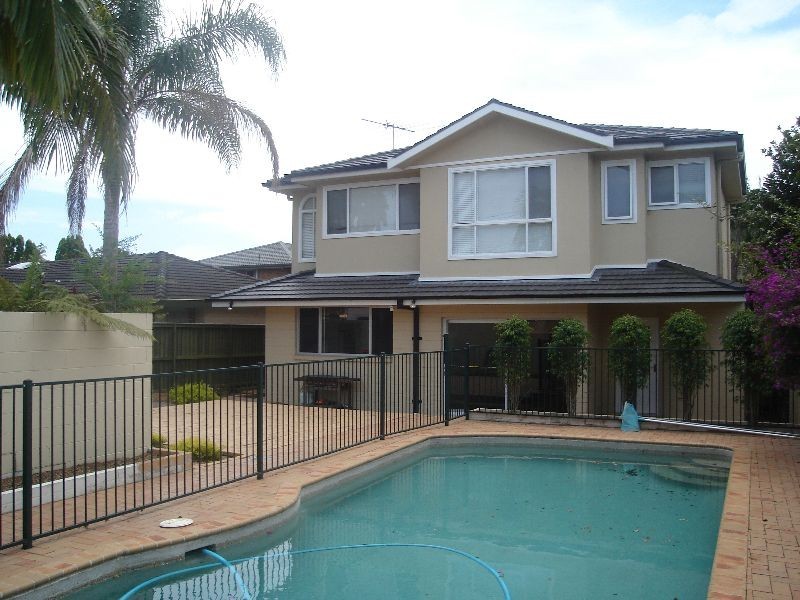 8 Hews Parade, Belrose NSW 2085