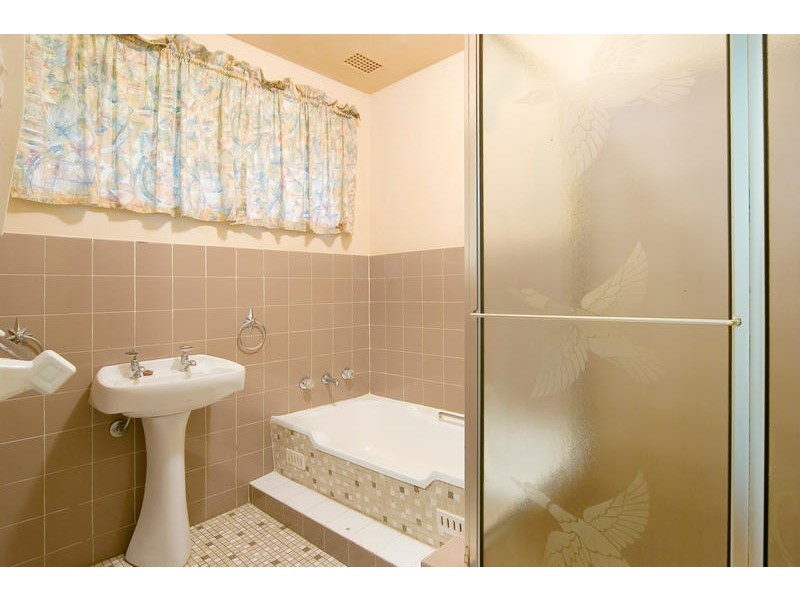 27 Bimbadeen Crescent, Frenchs Forest NSW 2086