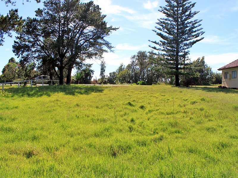 8 Marine Parade, Stuarts Point NSW 2441