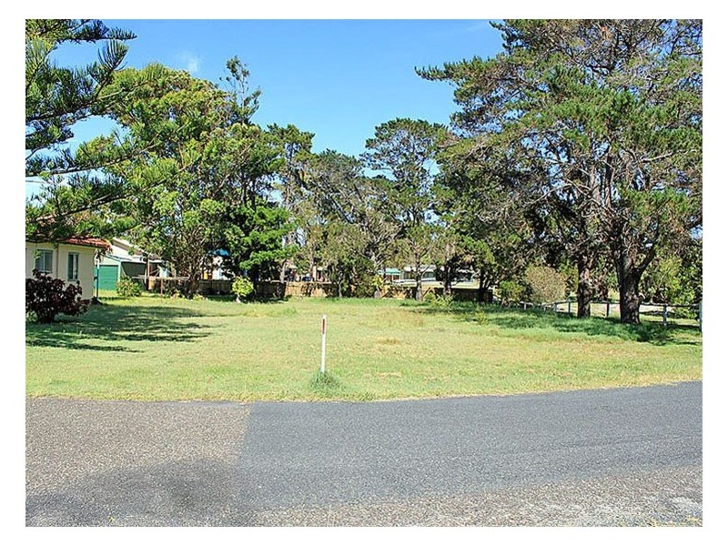 8 Marine Parade, Stuarts Point NSW 2441