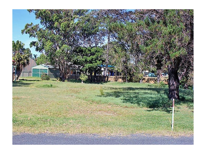 8 Marine Parade, Stuarts Point NSW 2441
