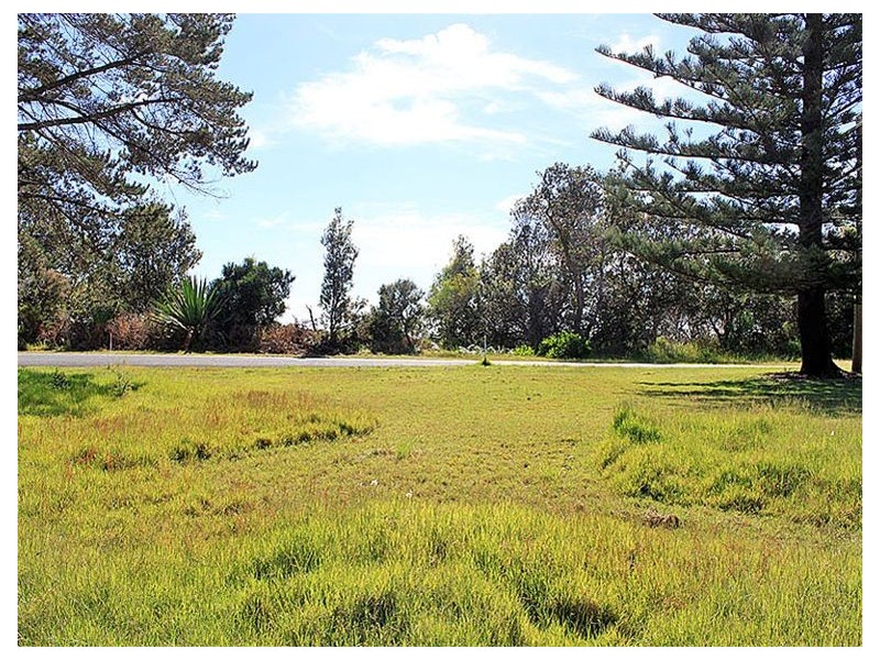 8 Marine Parade, Stuarts Point NSW 2441