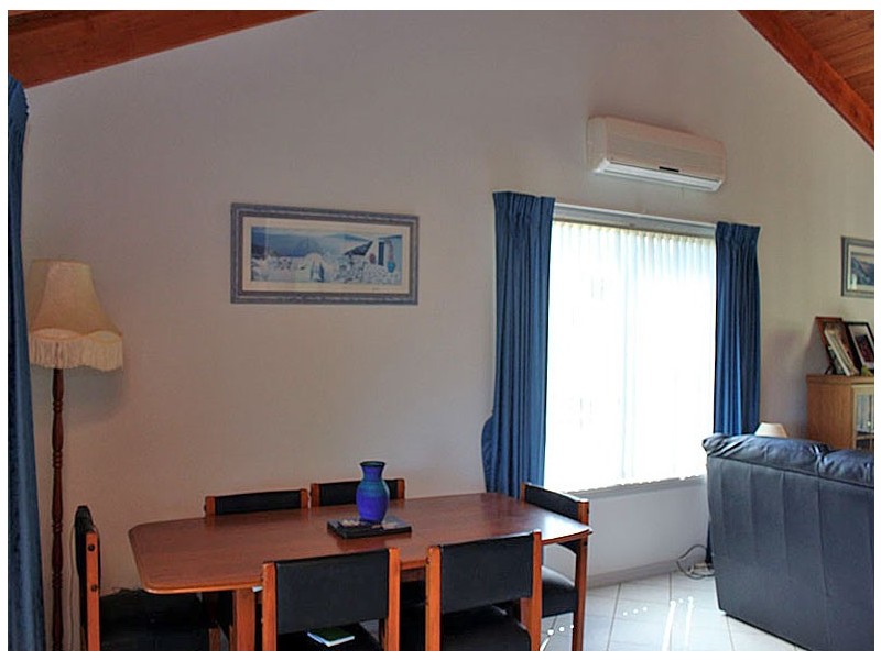 8a Campbell Place, Aldavilla NSW 2440