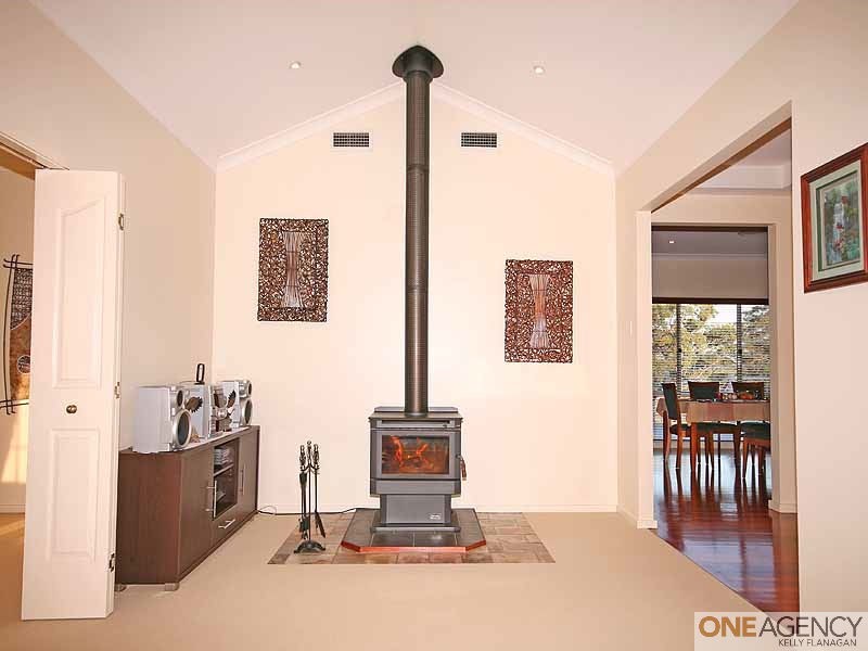 4 Waratah Drive, Yarravel NSW 2440