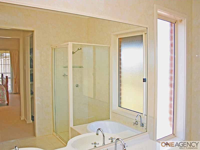 4 Waratah Drive, Yarravel NSW 2440