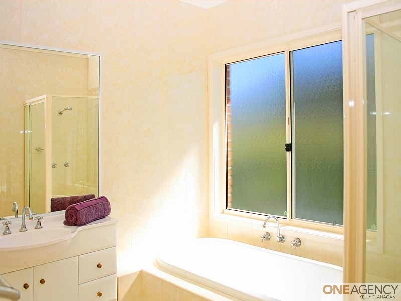 4 Waratah Drive, Yarravel NSW 2440