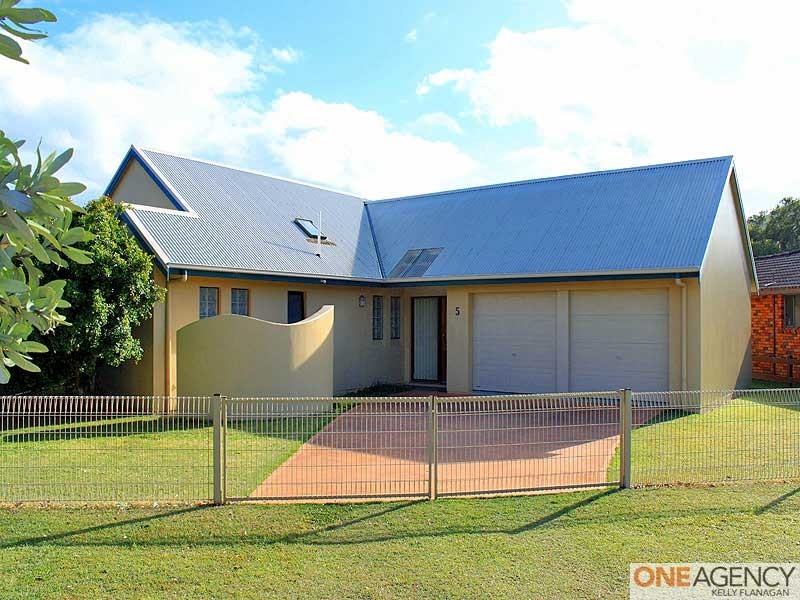 5 Straight Street, Hat Head NSW 2440