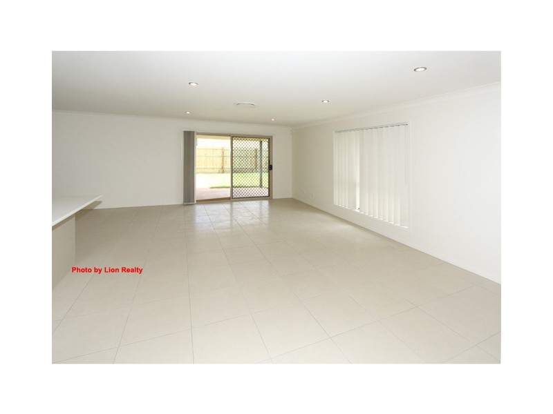 15 Linfield Street, Hillcrest QLD 4118