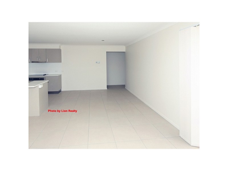 15 Linfield Street, Hillcrest QLD 4118