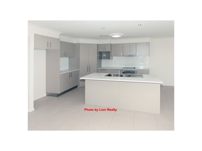 15 Linfield Street, Hillcrest QLD 4118