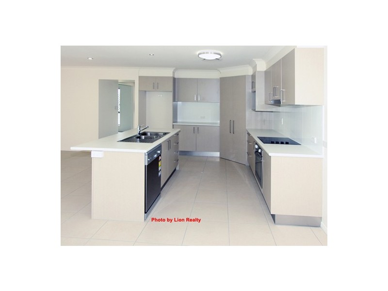 15 Linfield Street, Hillcrest QLD 4118