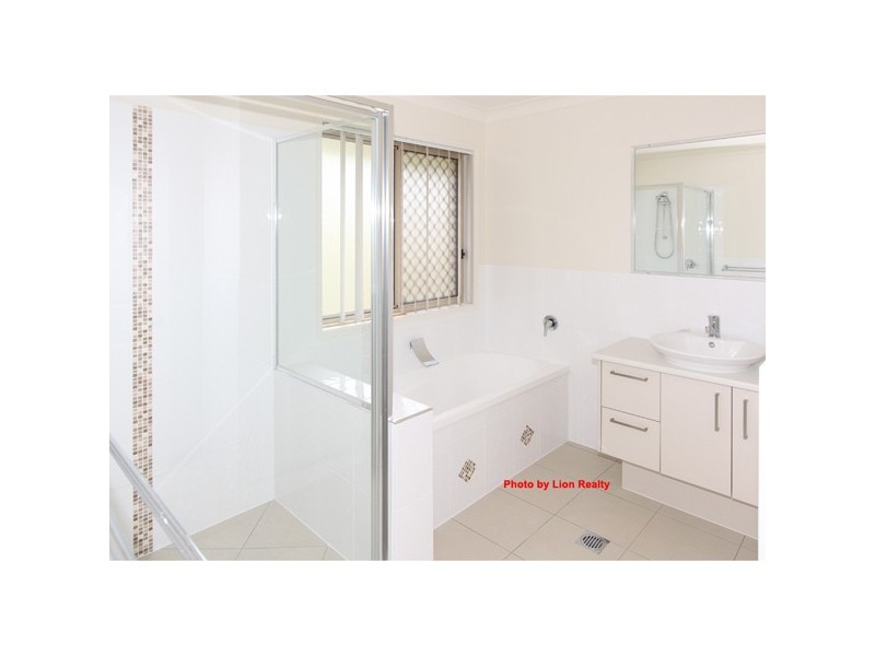 15 Linfield Street, Hillcrest QLD 4118