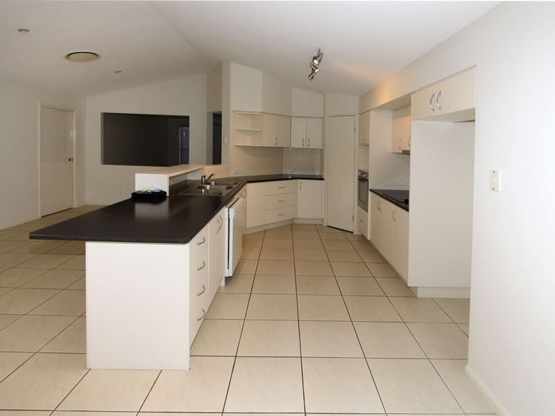 14 Nullarbor Cct., Forest Lake QLD 4078