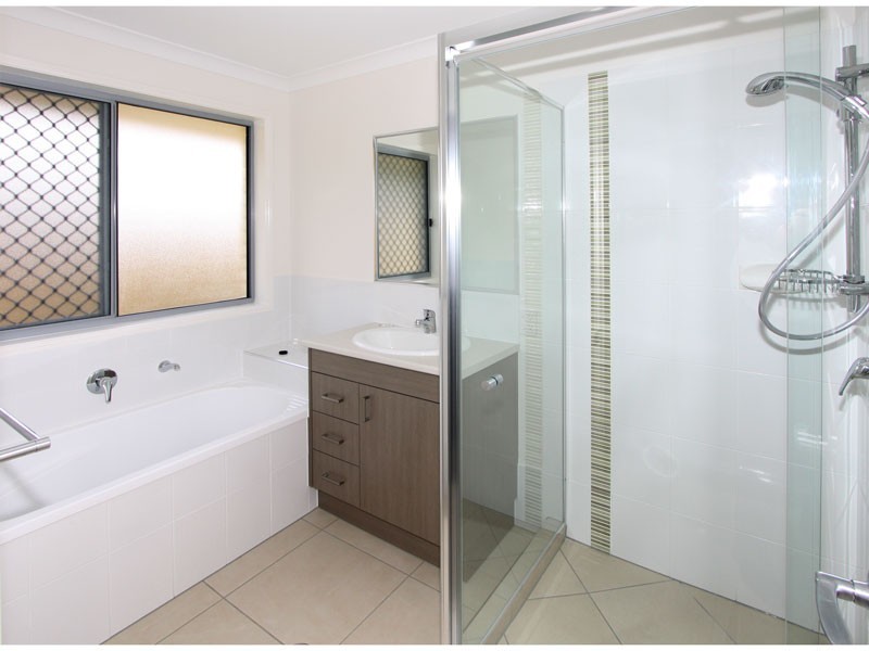 3 Fred Pham Crescent, Doolandella QLD 4077