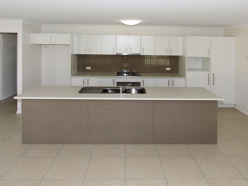 3 Fred Pham Crescent, Doolandella QLD 4077