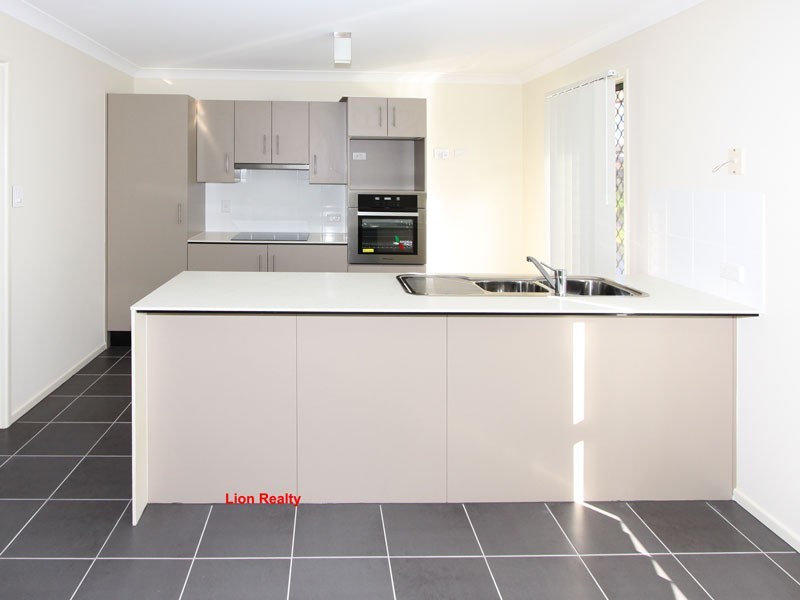 100 High Street, Blackstone QLD 4304