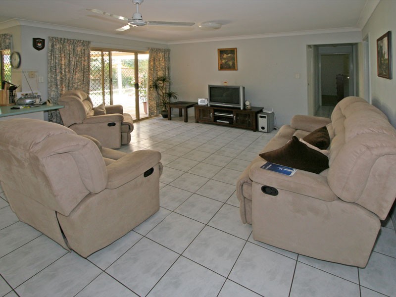 27 Leopard Tree, Sinnamon Park QLD 4073