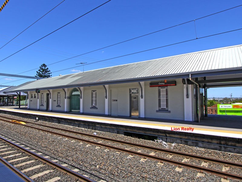 Oxley QLD 4075