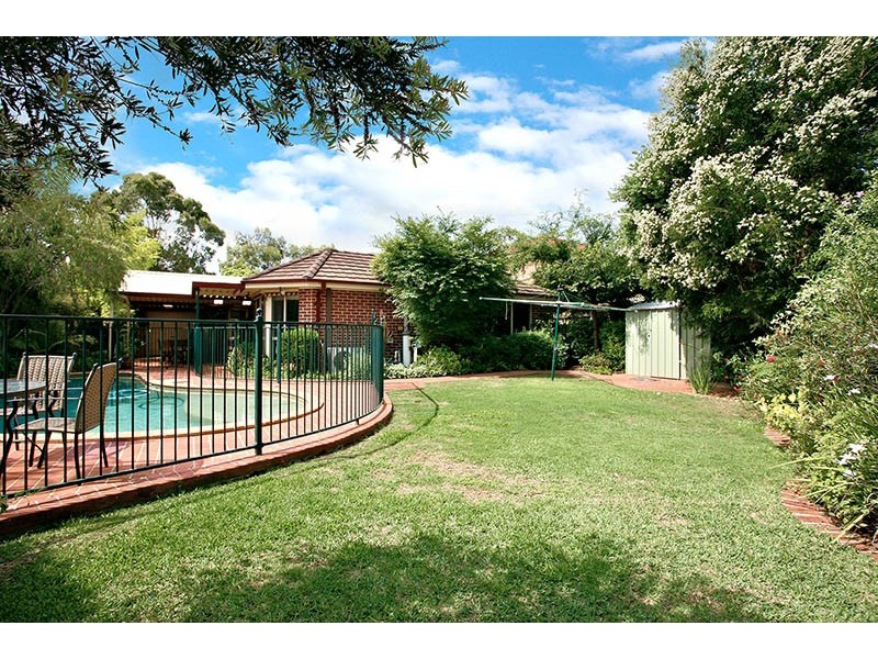 24 Castlerock Court, Wattle Grove NSW 2173