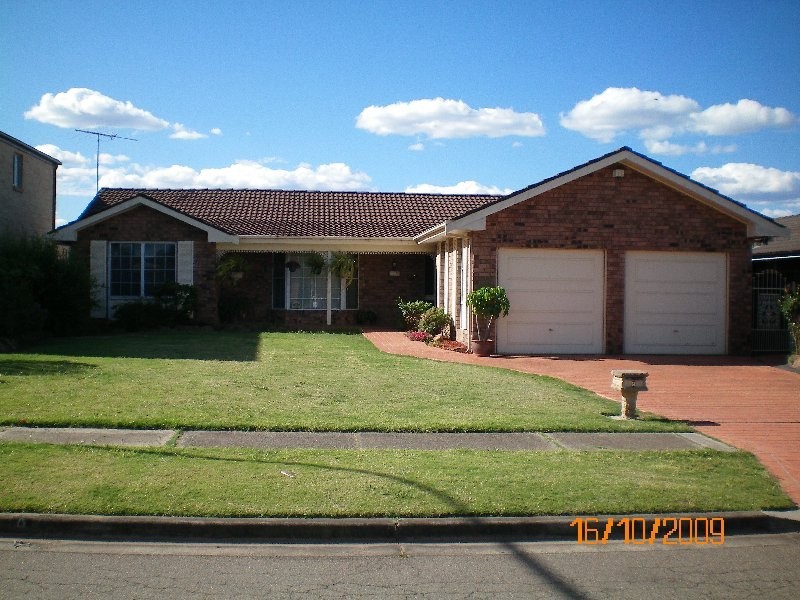 9 Banbury Crescent, Chipping Norton NSW 2170