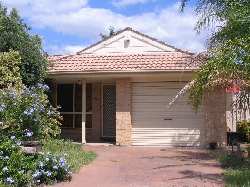 6 Alexandrina Court, Wattle Grove NSW 2173