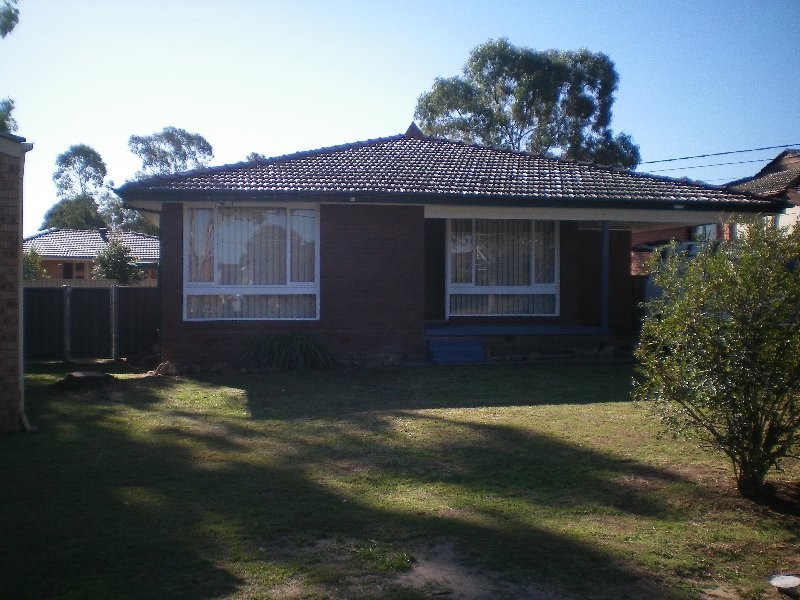 8 Rix Avenue, Hammondville NSW 2170