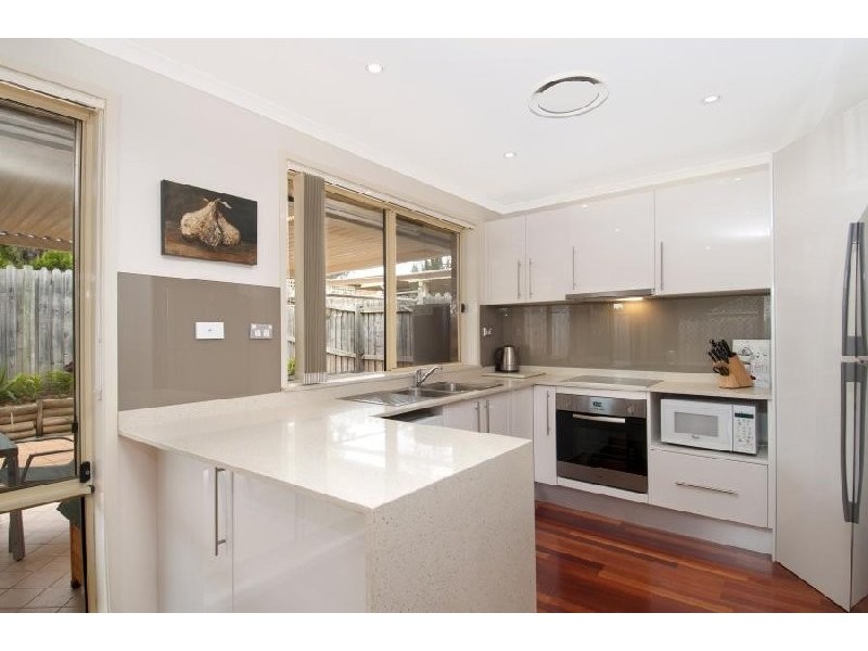 27 Burdekin Crt, Wattle Grove NSW 2173